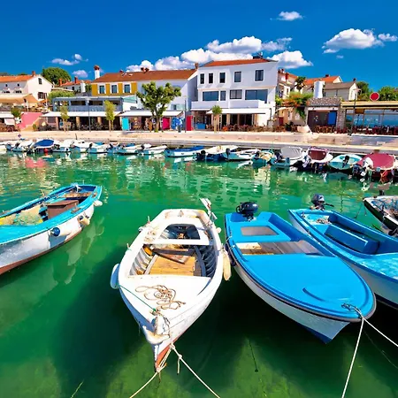 In - Insel Krk 13288 * Njivice